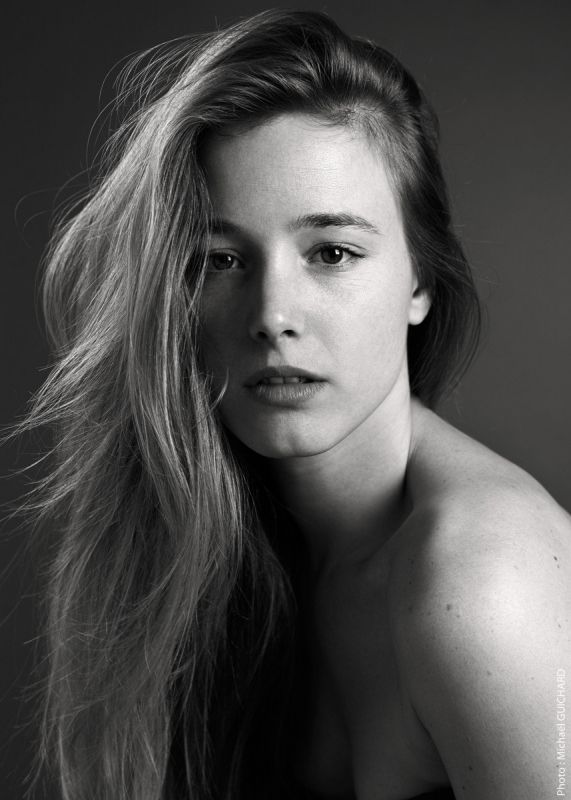 Portrait de Justine Thibaudat par le photographe Michaël Guichard